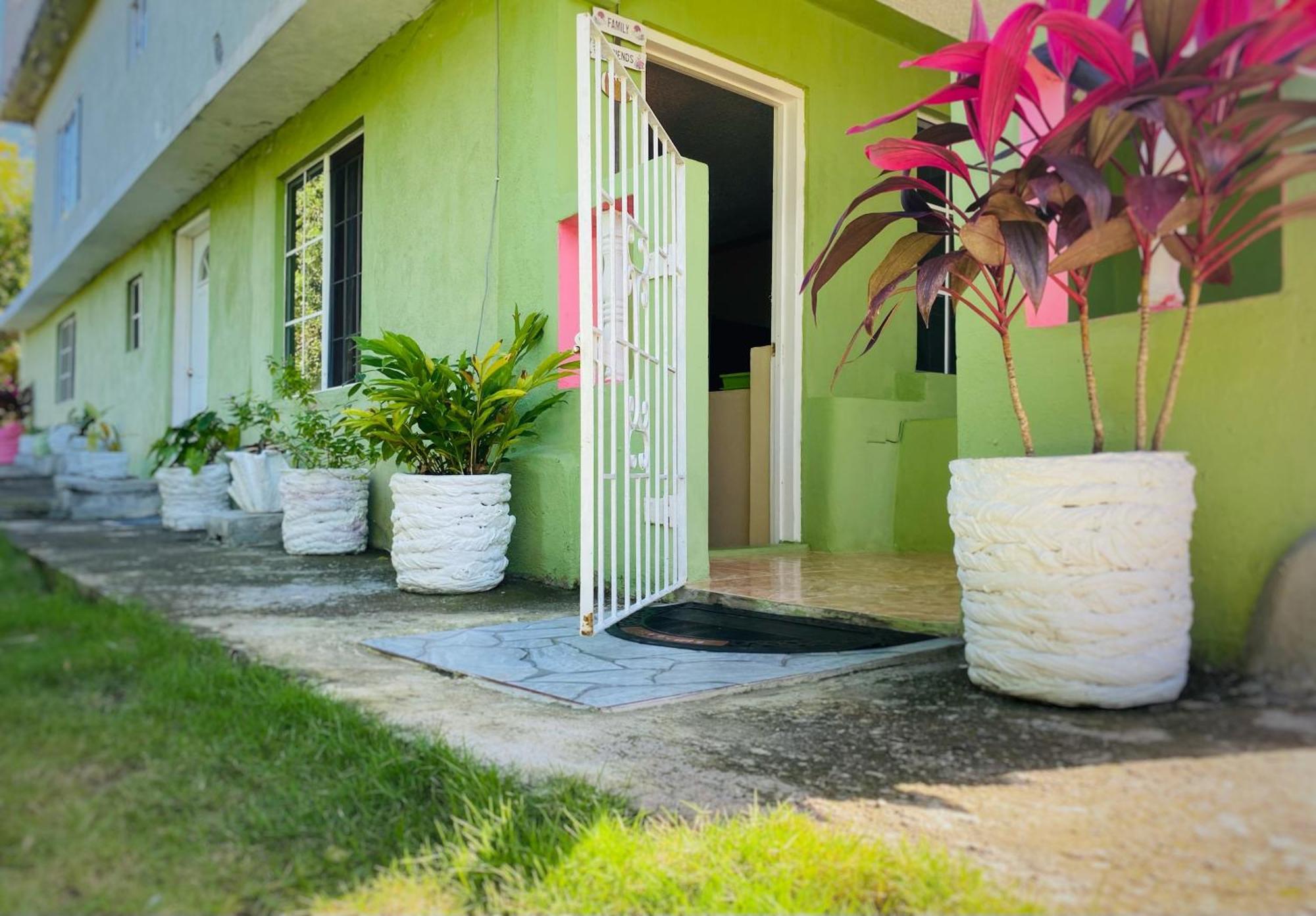 Cindy'S Garden Stay Ocho Rios Exteriör bild