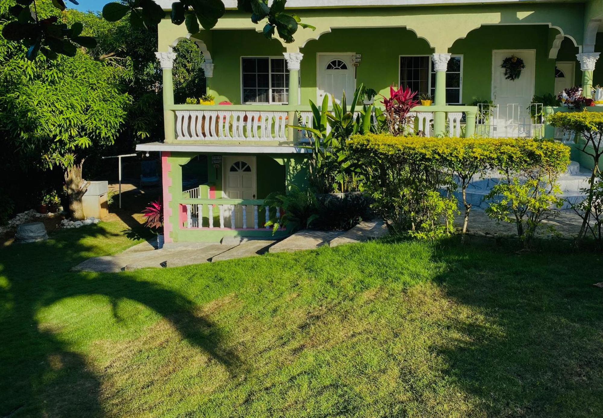 Cindy'S Garden Stay Ocho Rios Exteriör bild