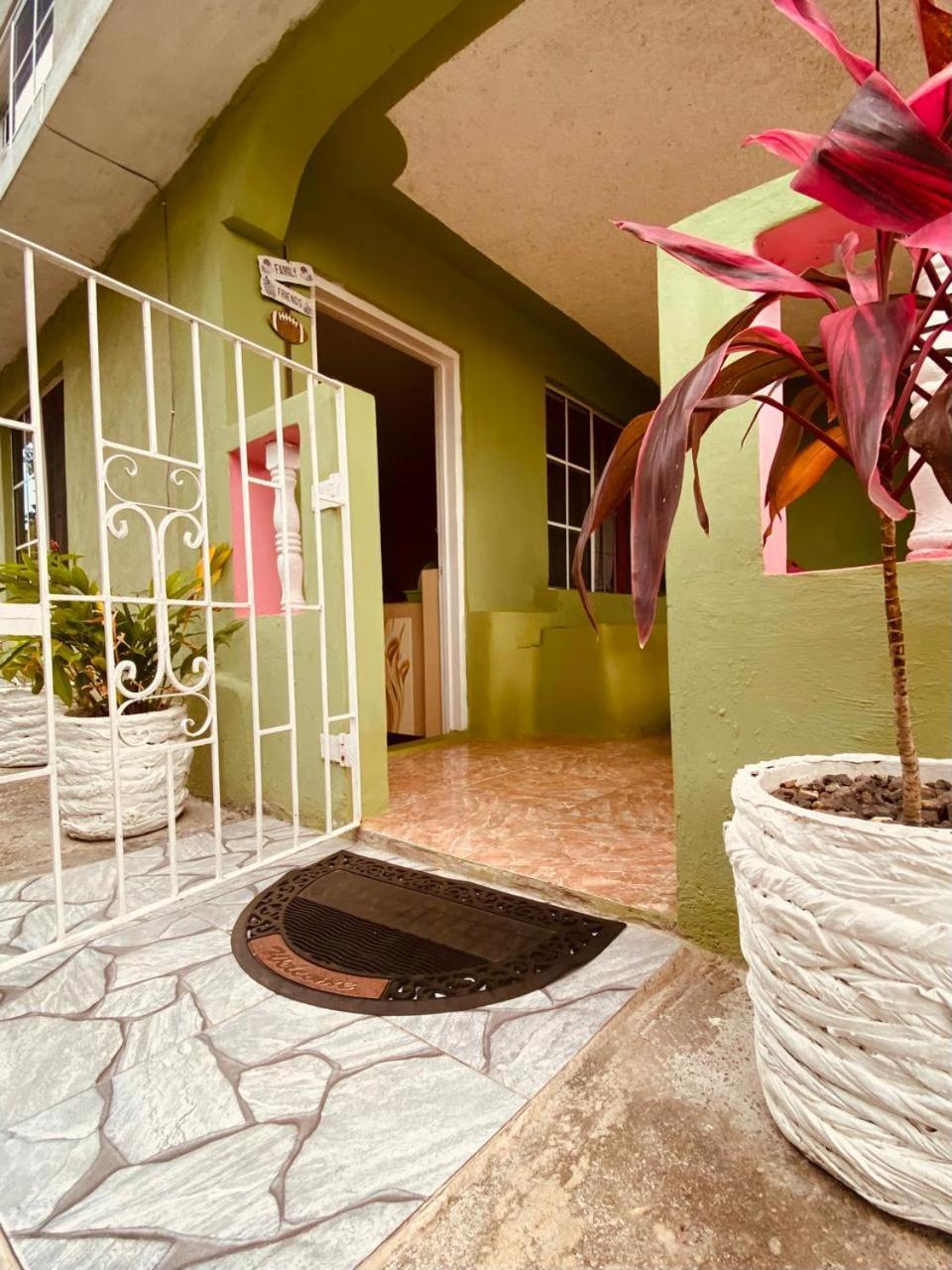 Cindy'S Garden Stay Ocho Rios Exteriör bild